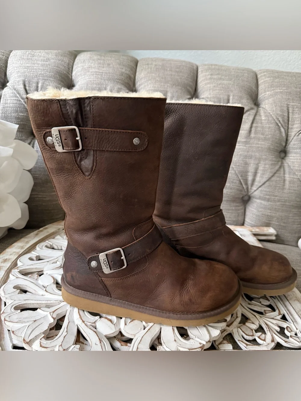 UGG Kids Chestnut Brown Leather Shearling-Trim Buckle Boots women’s 9